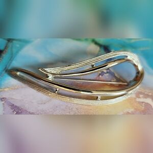 Vintage Sarah Coventry Silver Toned Floral Swoosh Brooch Pin